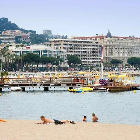 Ibis Budget Centre 2*